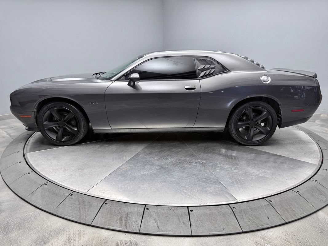 Used 2018 Dodge Challenger R/T RWD image 8