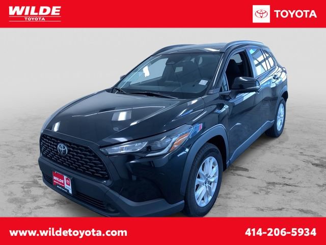 Used 2025 Toyota Corolla Cross LE image 1