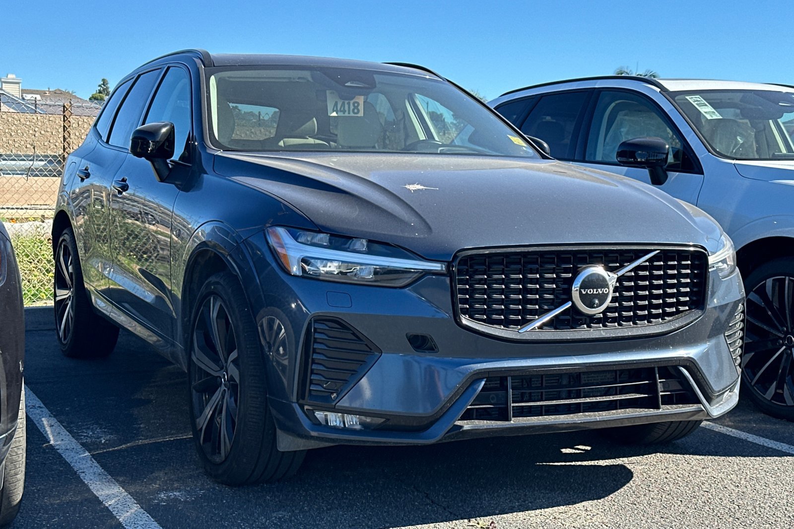 Used 2023 Volvo XC60 B5 Ultimate w/ Protection Package Premier image 2