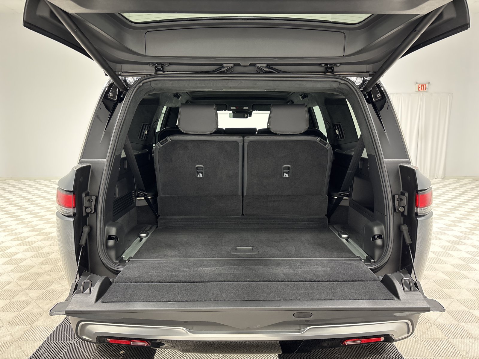 Used 2025 Rivian R1S Adventure AWD/4WD image 15