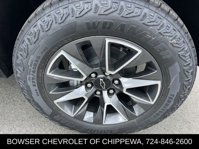 Certified 2024 Chevrolet Suburban Z71 w/ Luxury Package image 12