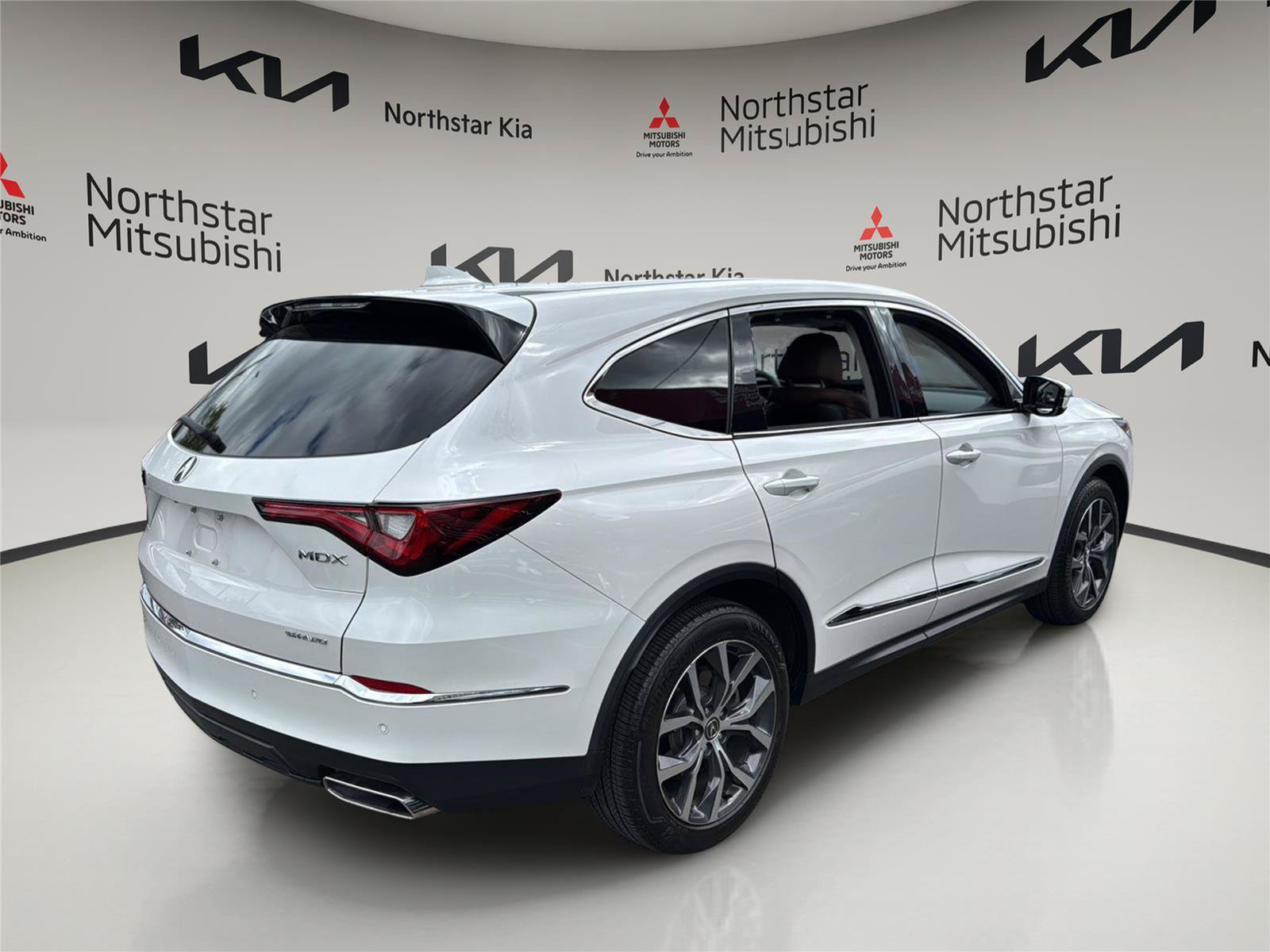 Used 2024 Acura MDX SH-AWD w/ Technology Package image 8
