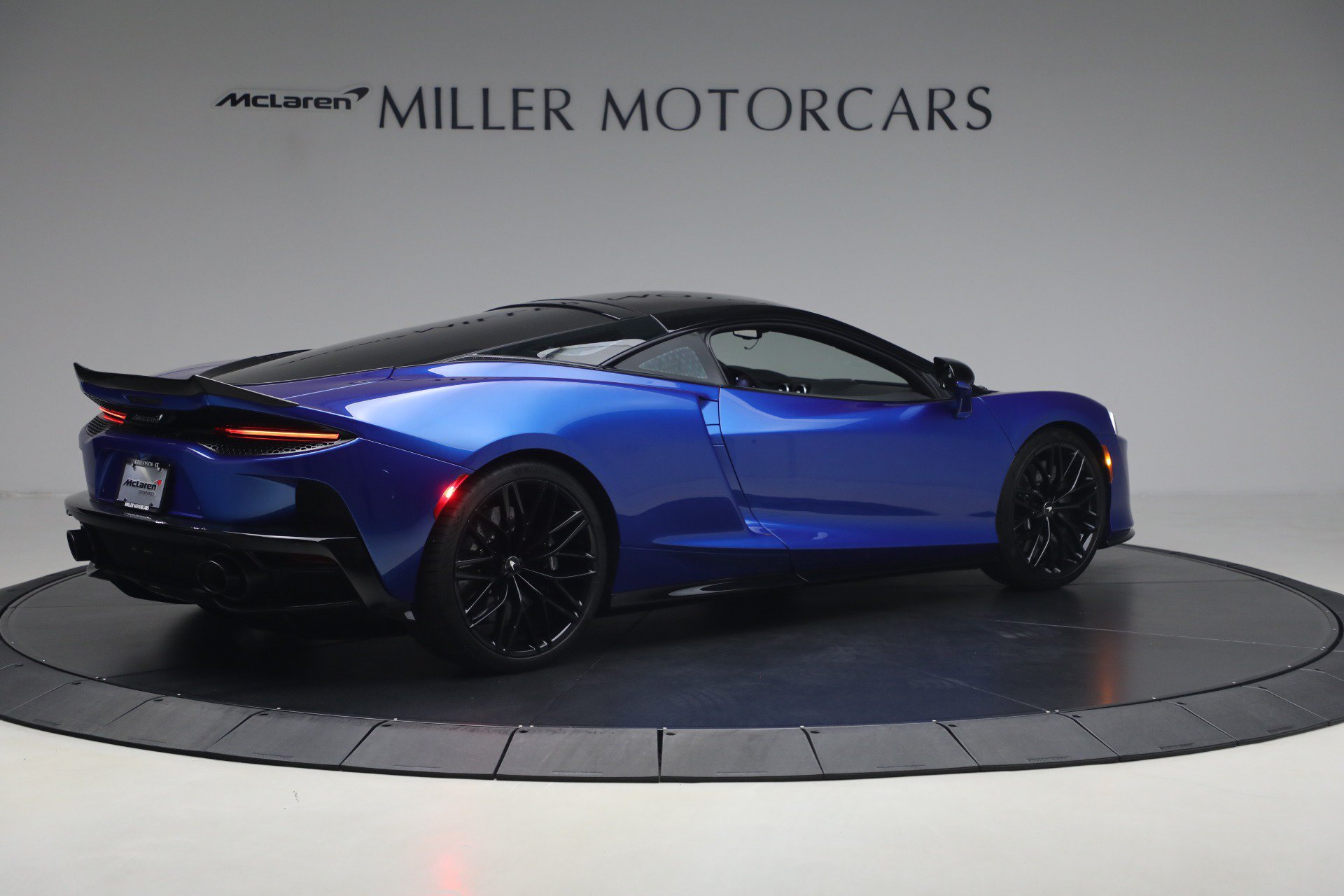 Used 2023 McLaren GT RWD image 9