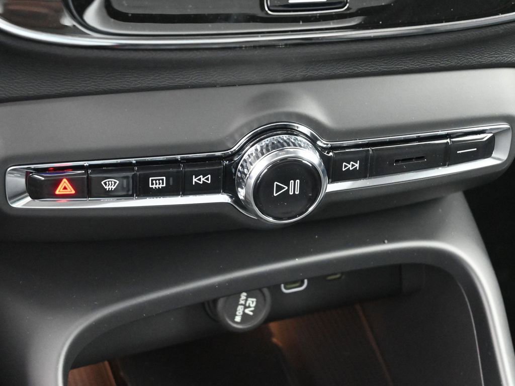 New 2025 Volvo XC40 B5 Core w/ Climate Package image 15