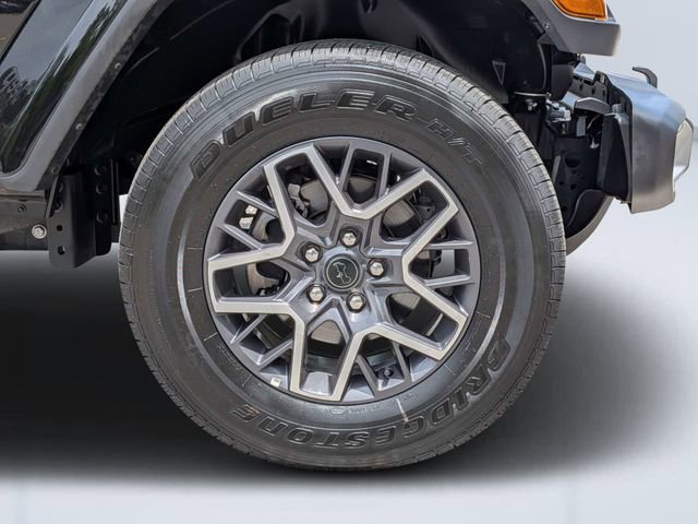 Used 2025 Jeep Wrangler Unlimited Sahara AWD/4WD image 10