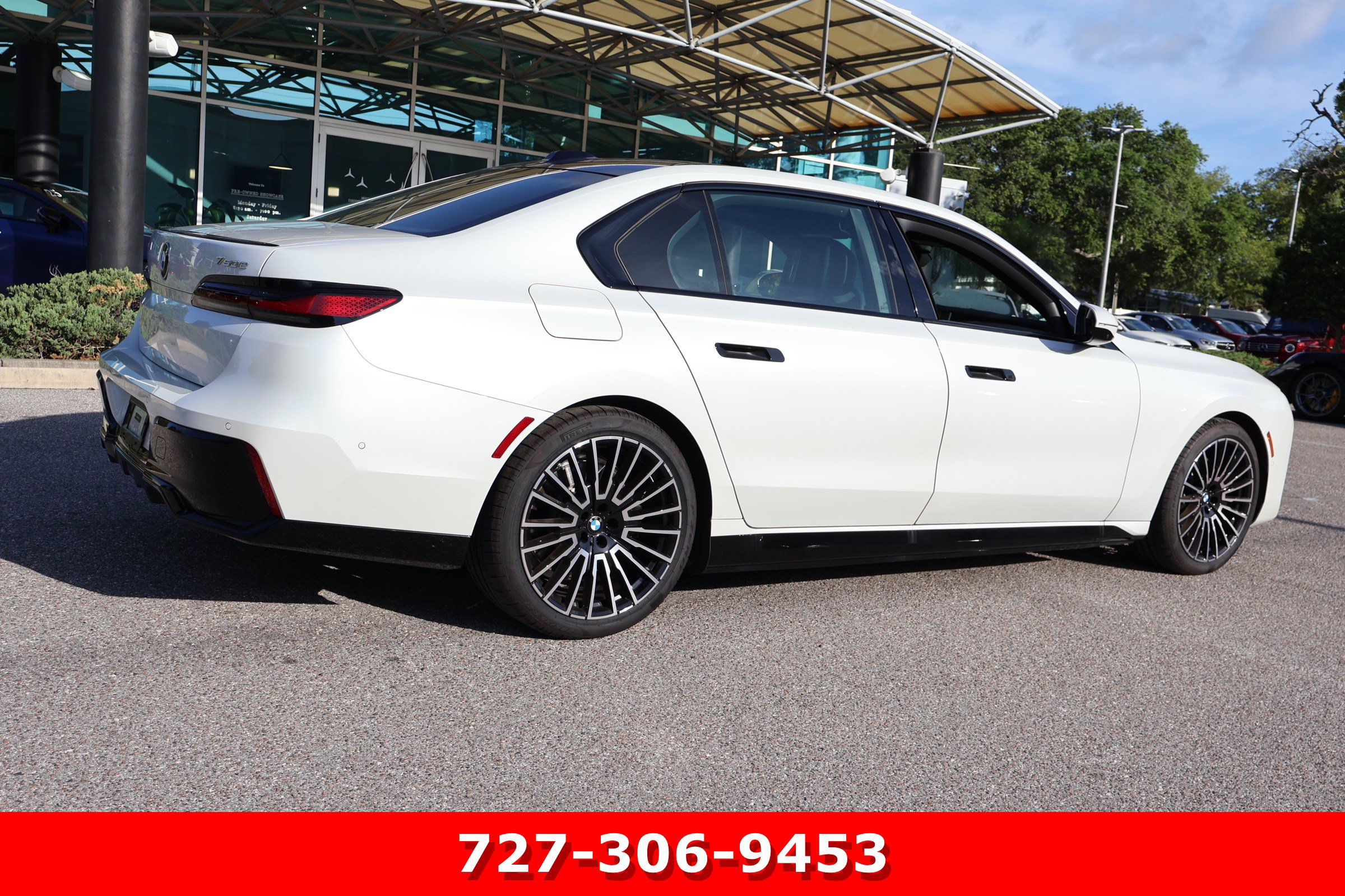Used 2026 BMW 750e xDrive w/ Luxury Rear Seating Package AWD/4WD image 10