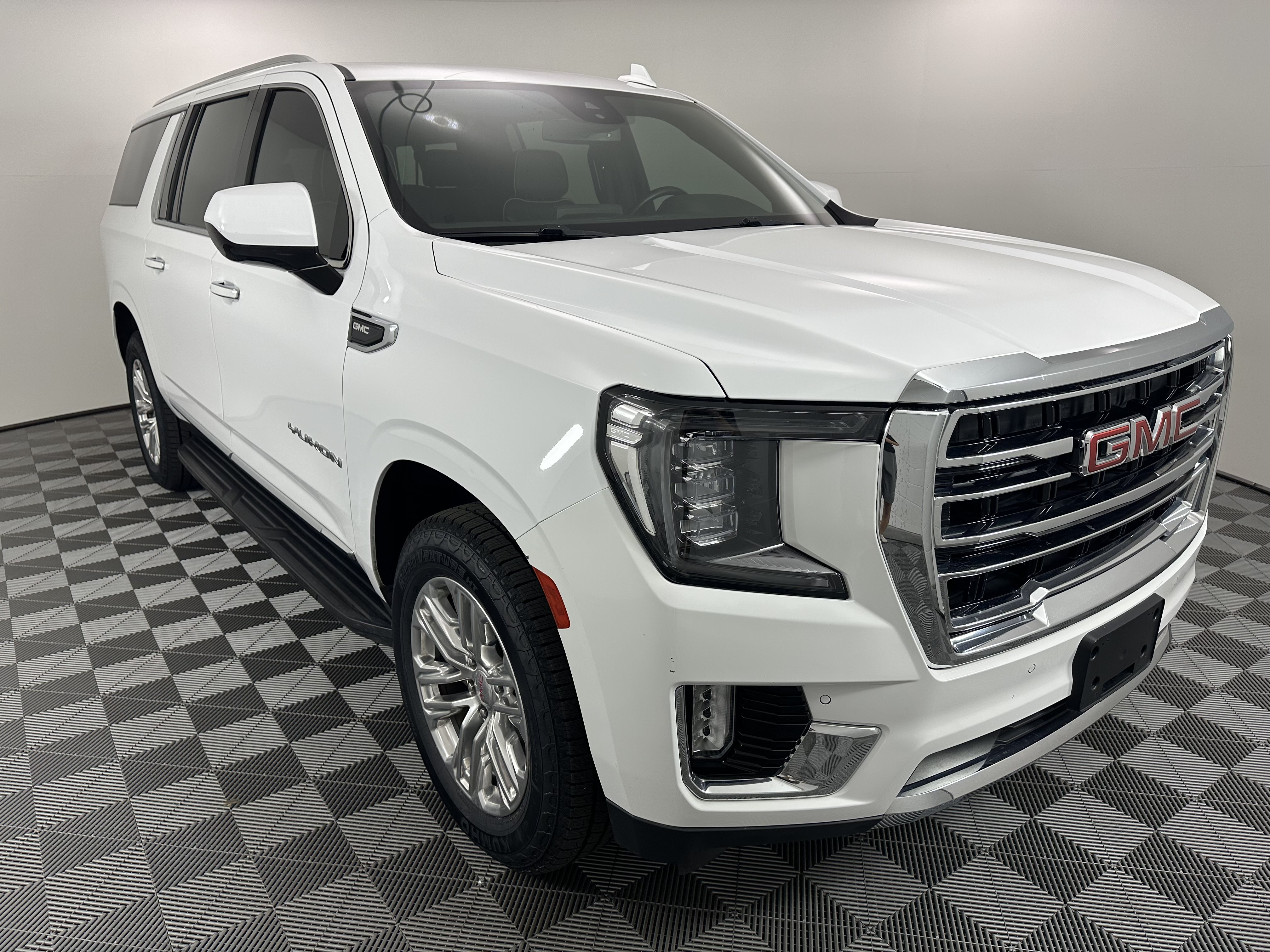 Used 2023 GMC Yukon XL SLT RWD image 7