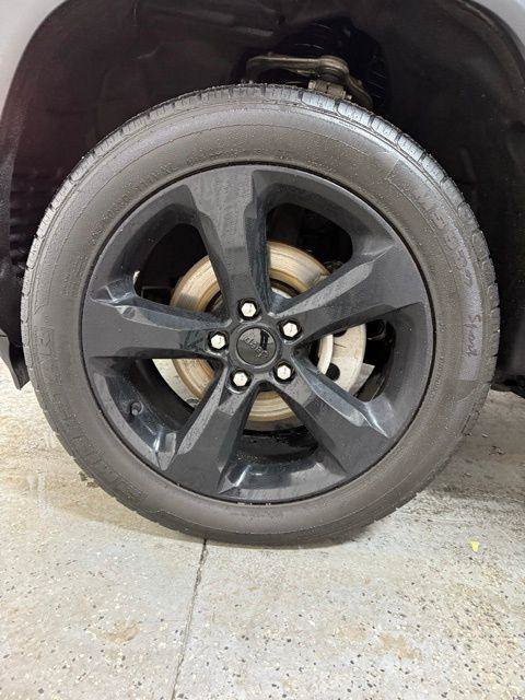 Certified 2023 Jeep Grand Cherokee Altitude AWD/4WD image 13