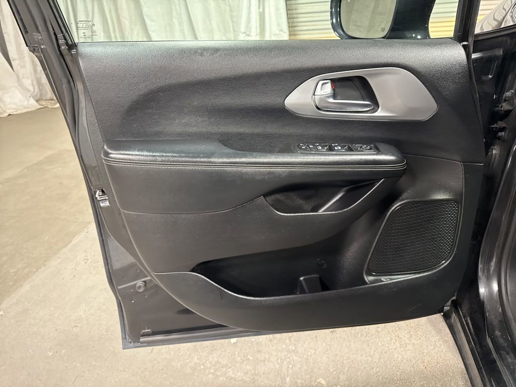 Used 2019 Chrysler Pacifica Touring Plus w/ S Appearance Package image 20