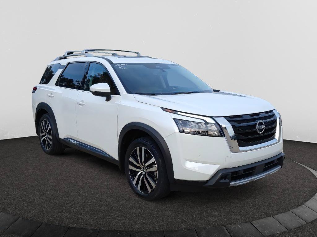 Used 2025 Nissan Pathfinder Platinum FWD image 2