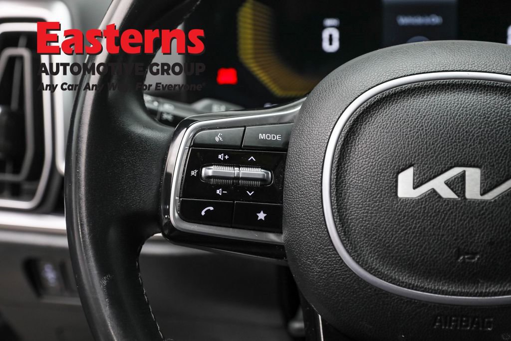 Used 2024 Kia Sorento S image 15