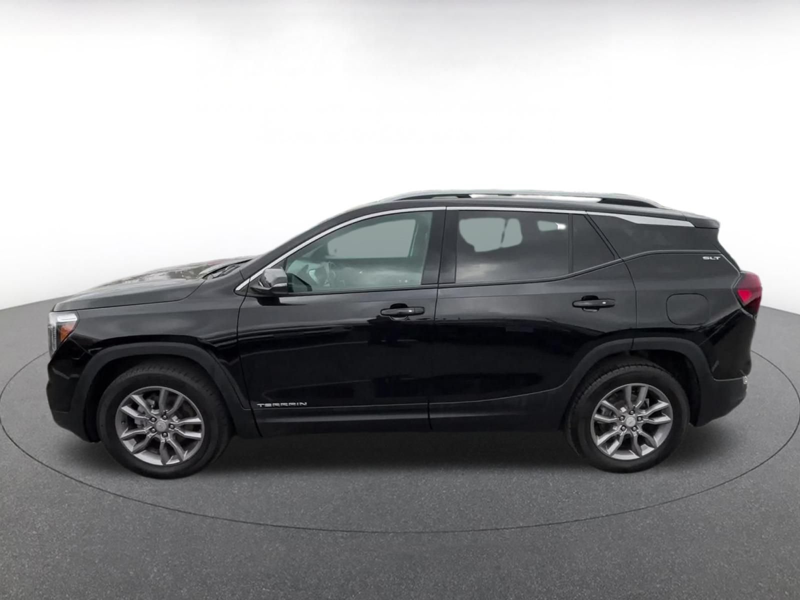 Used 2024 GMC Terrain SLT AWD/4WD image 9