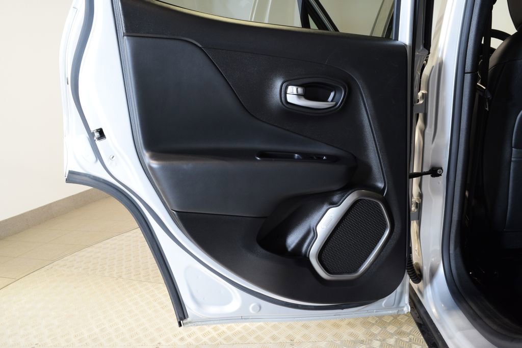 Used 2019 Jeep Renegade Limited w/ UConnect 8.4 Nav Group AWD/4WD image 26