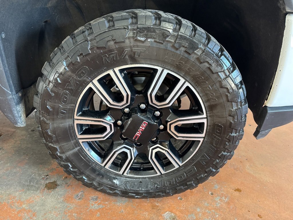 Used 2023 GMC Sierra 2500 AT4 w/ AT4 Preferred Package image 10
