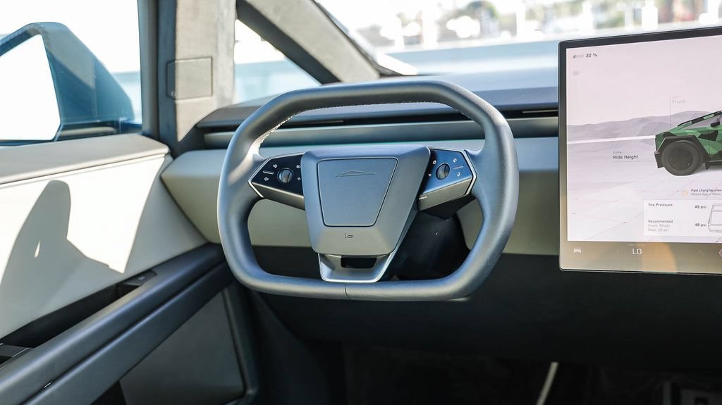 Used 2025 Tesla Cybertruck AWD Crew Cab image 18