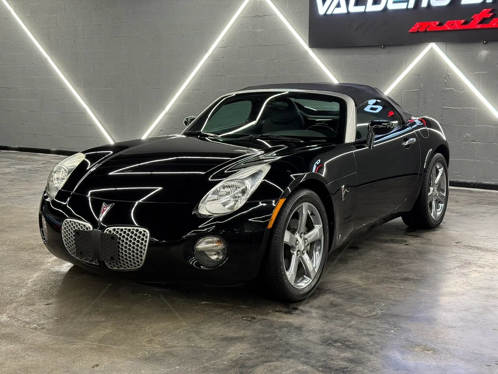 Used 2006 Pontiac Solstice Convertible w/ Premium Package RWD image 11