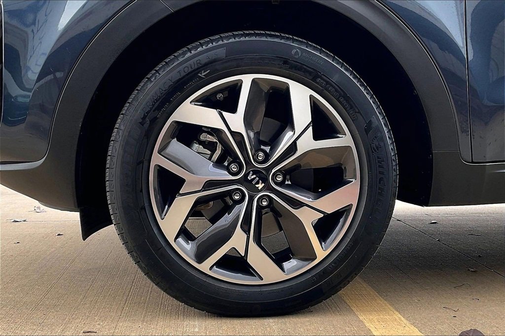 Certified 2022 Kia Sportage EX w/ EX Technology Package image 9