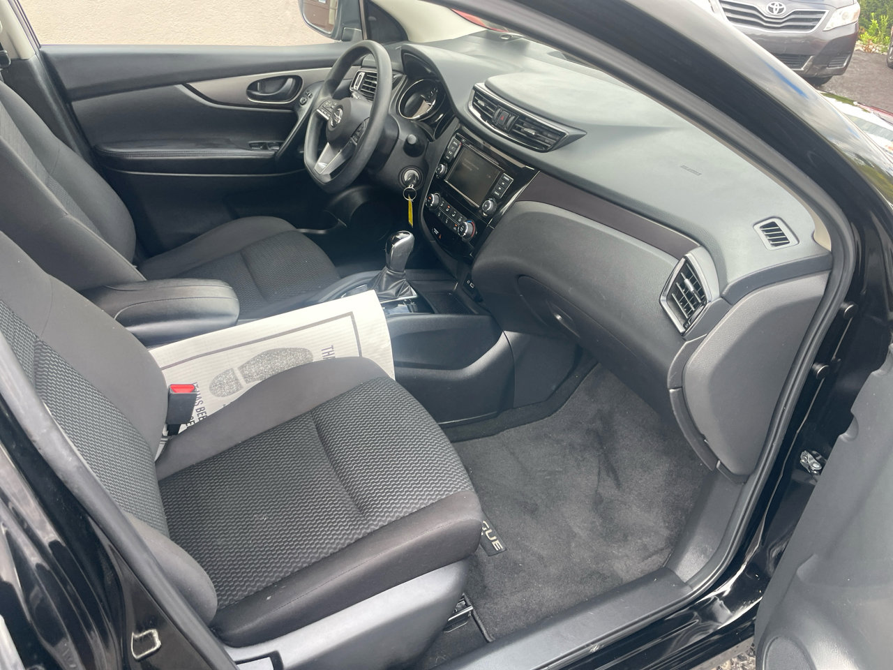 Used 2022 Nissan Rogue Sport S image 27