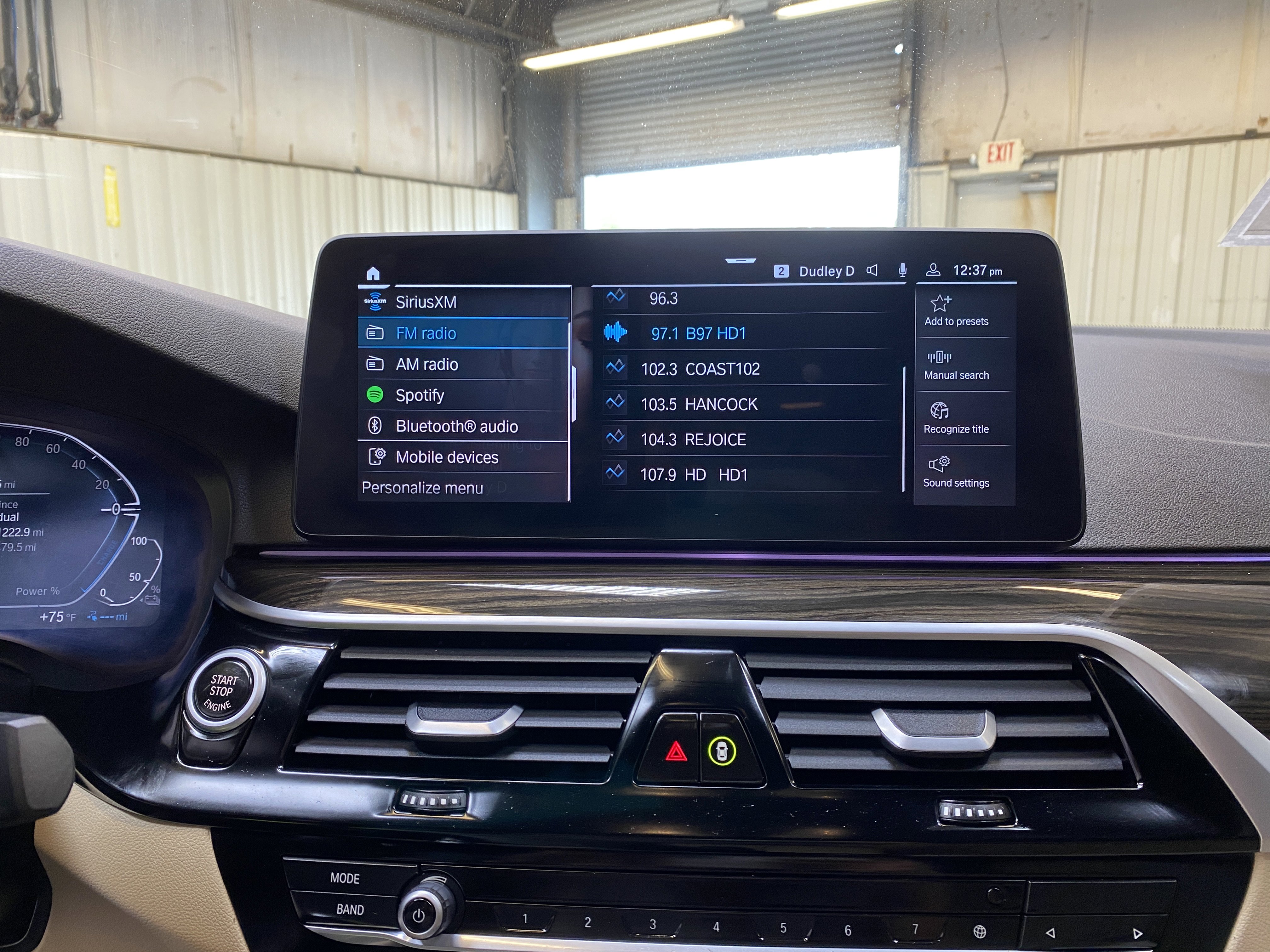 Used 2023 BMW 530e w/ Premium Package image 43