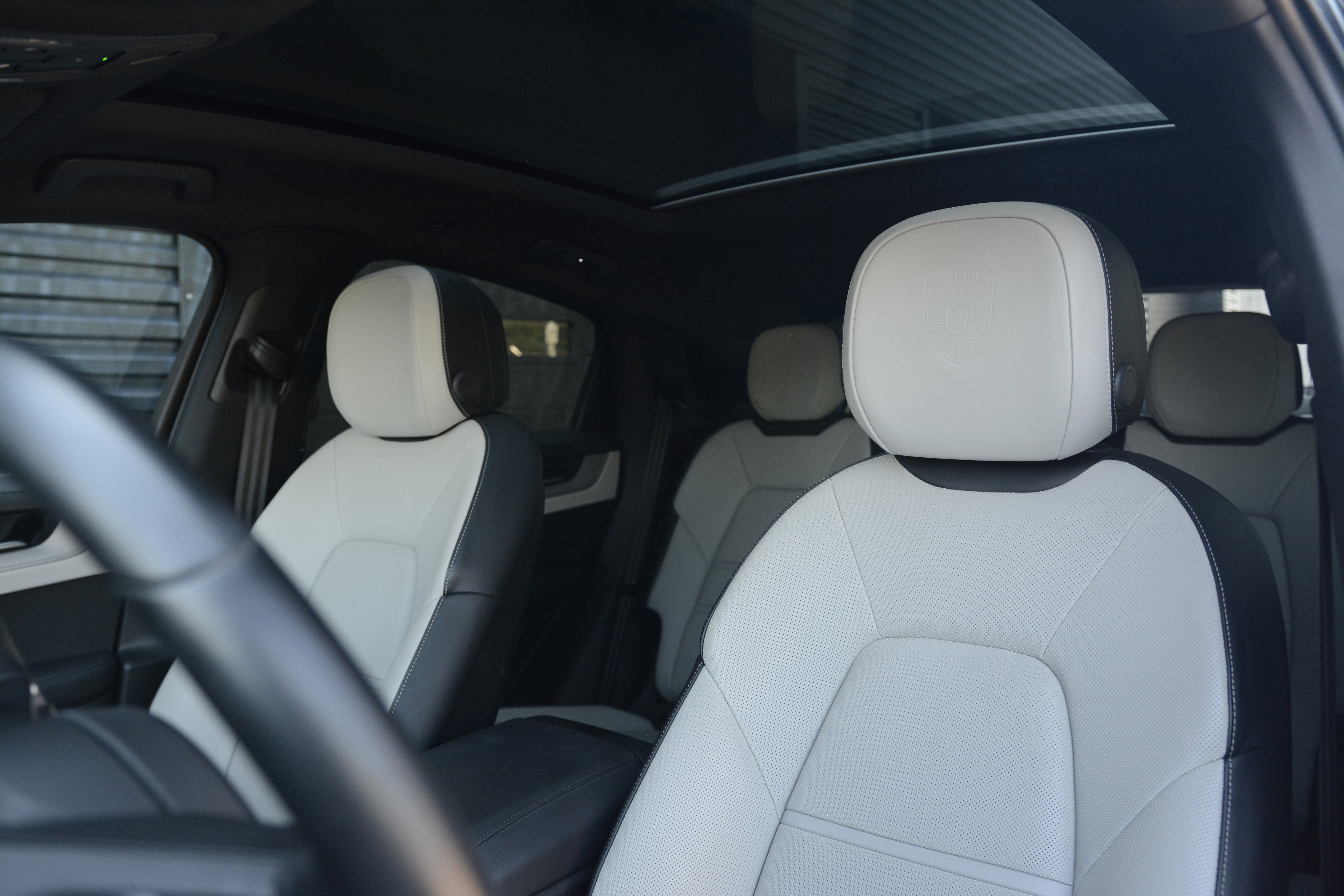 Certified 2024 Porsche Cayenne Coupe AWD/4WD image 5