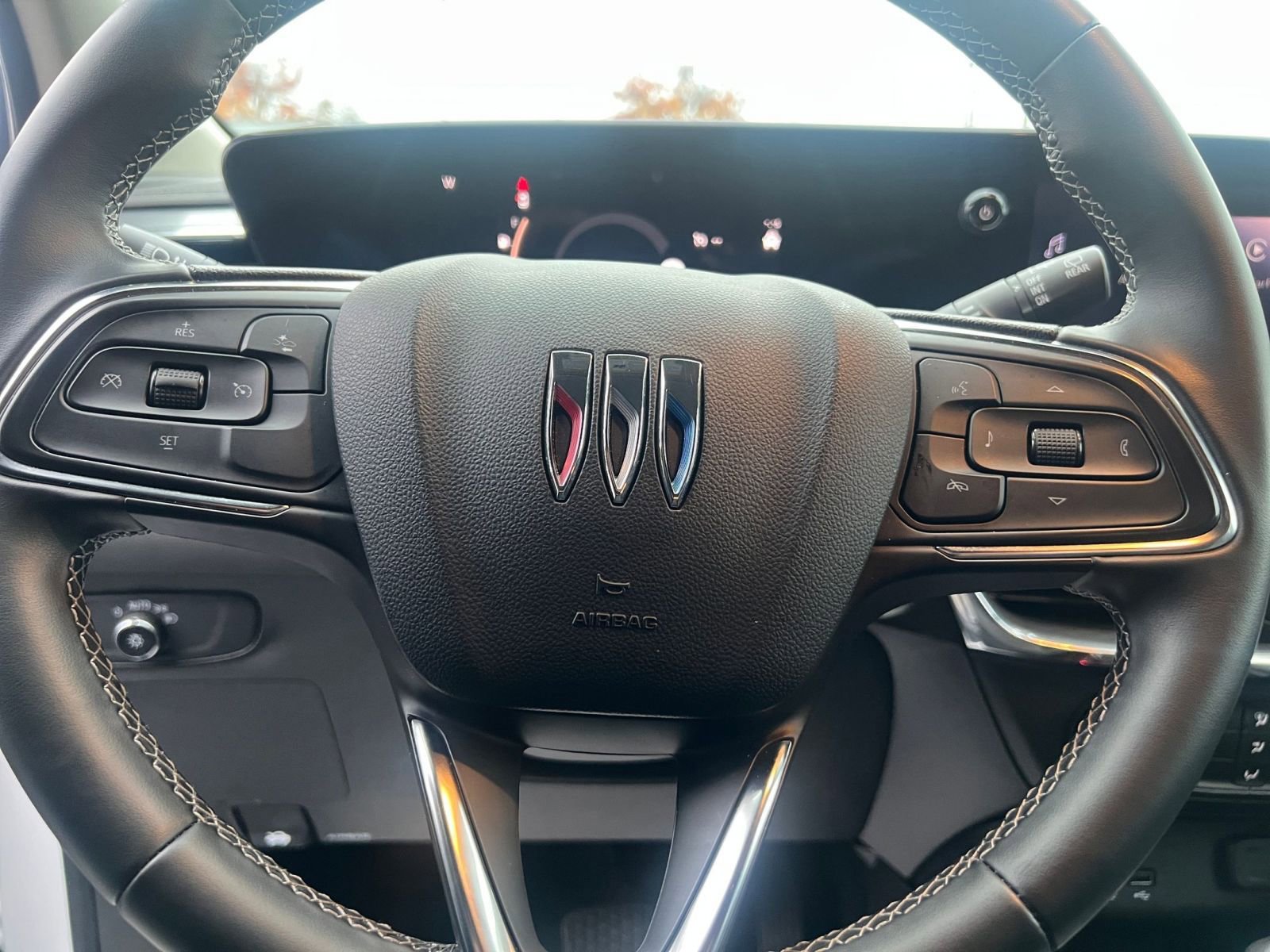 Used 2025 Buick Encore GX Preferred image 28