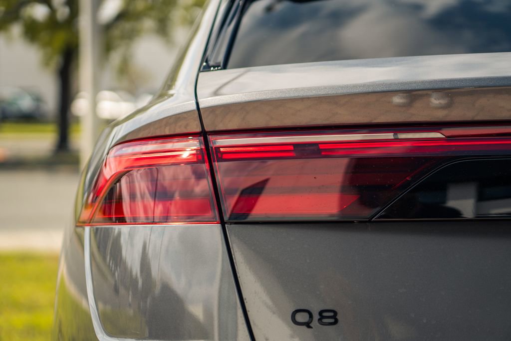 Used 2025 Audi Q8 Prestige image 11