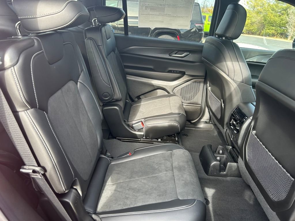 New 2025 Jeep Grand Cherokee L Altitude image 26