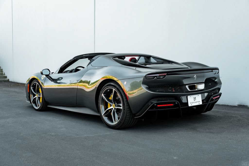Used 2023 Ferrari 296 GTS RWD image 9