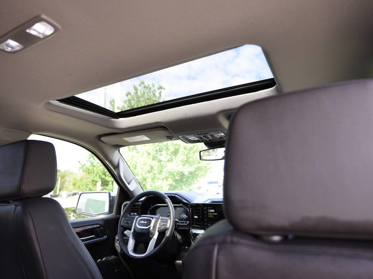 Used 2025 GMC Sierra 1500 SLT w/ SLT Premium Plus Package image 18