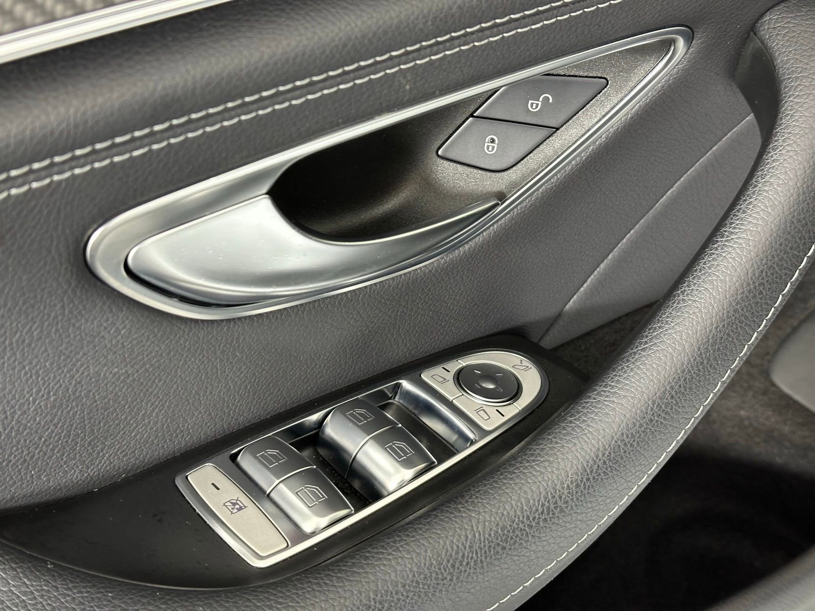 Used 2021 Mercedes-Benz AMG GT 43 w/ Driver Assistance Package image 42