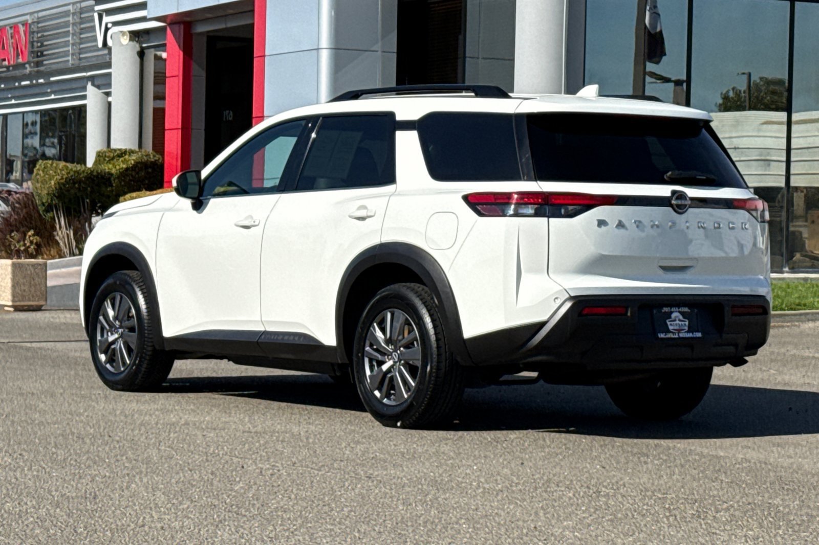 Certified 2025 Nissan Pathfinder SV FWD image 8