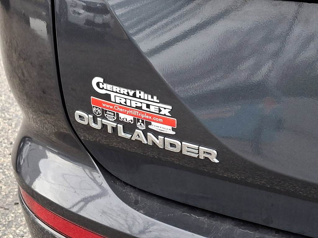 Used 2024 Mitsubishi Outlander 4WD Plug-In Hybrid image 17