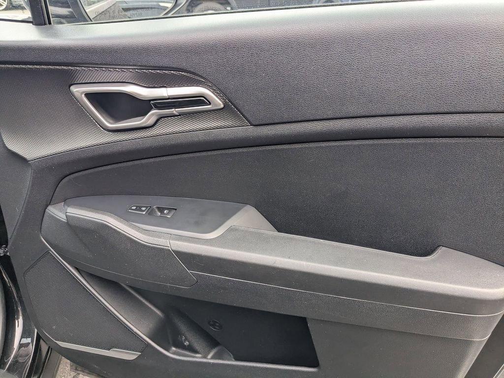 Used 2024 Kia Sportage LX image 29