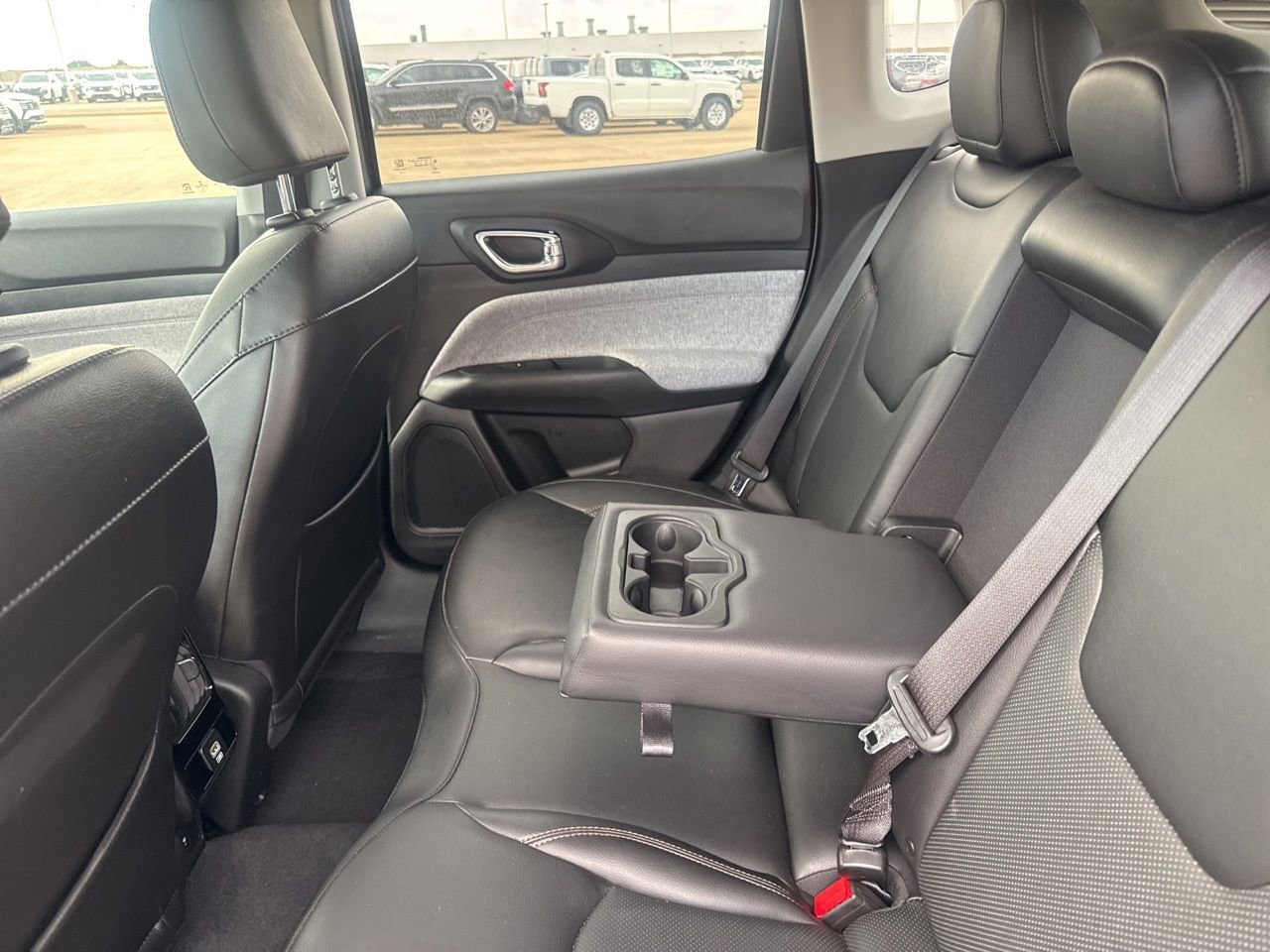 Used 2022 Jeep Compass Latitude AWD/4WD image 34