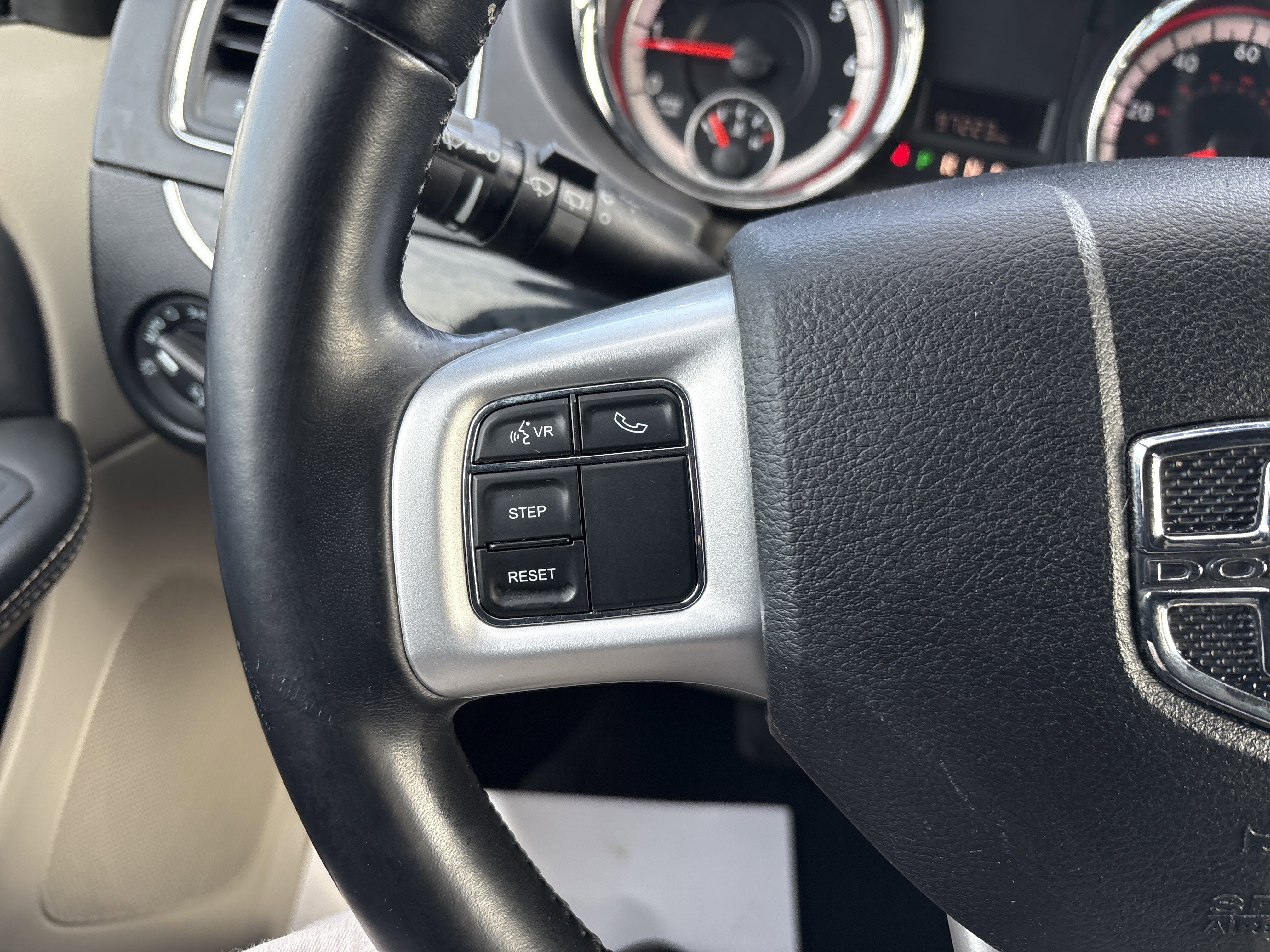 Used 2018 Dodge Grand Caravan SXT image 19