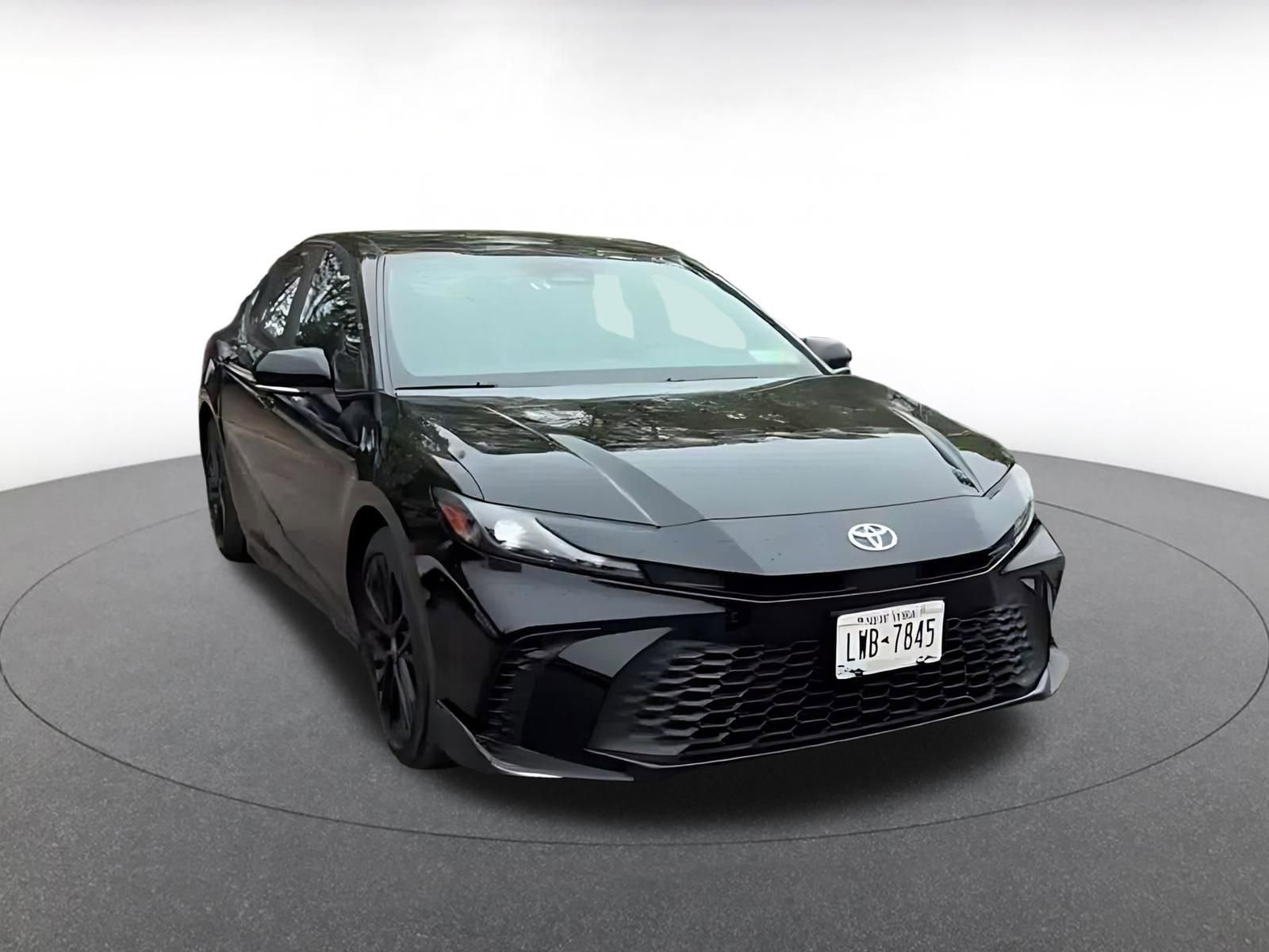 Used 2025 Toyota Camry SE FWD image 4