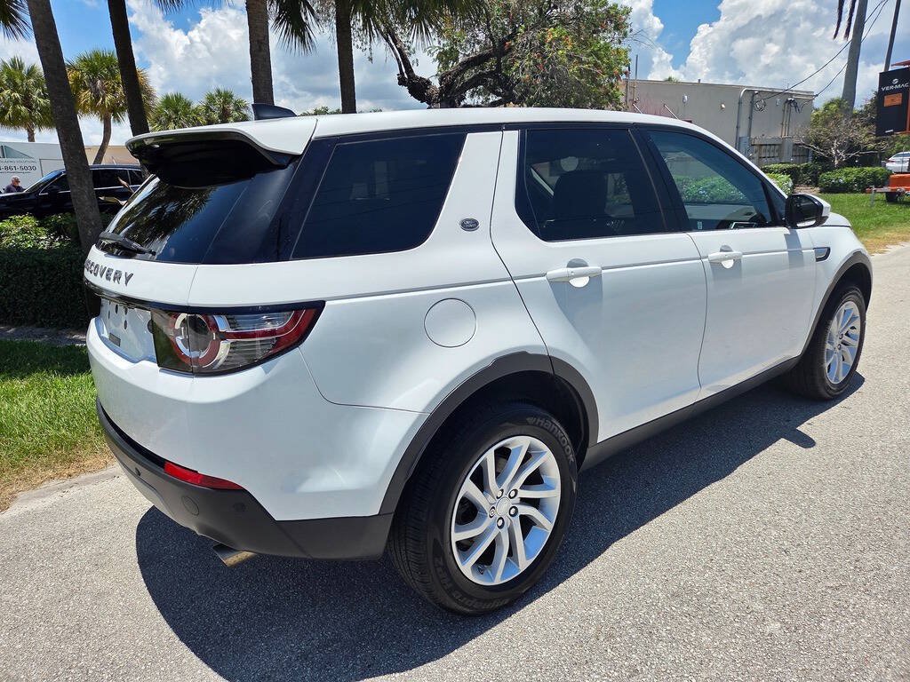Used 2017 Land Rover Discovery Sport HSE AWD/4WD image 8