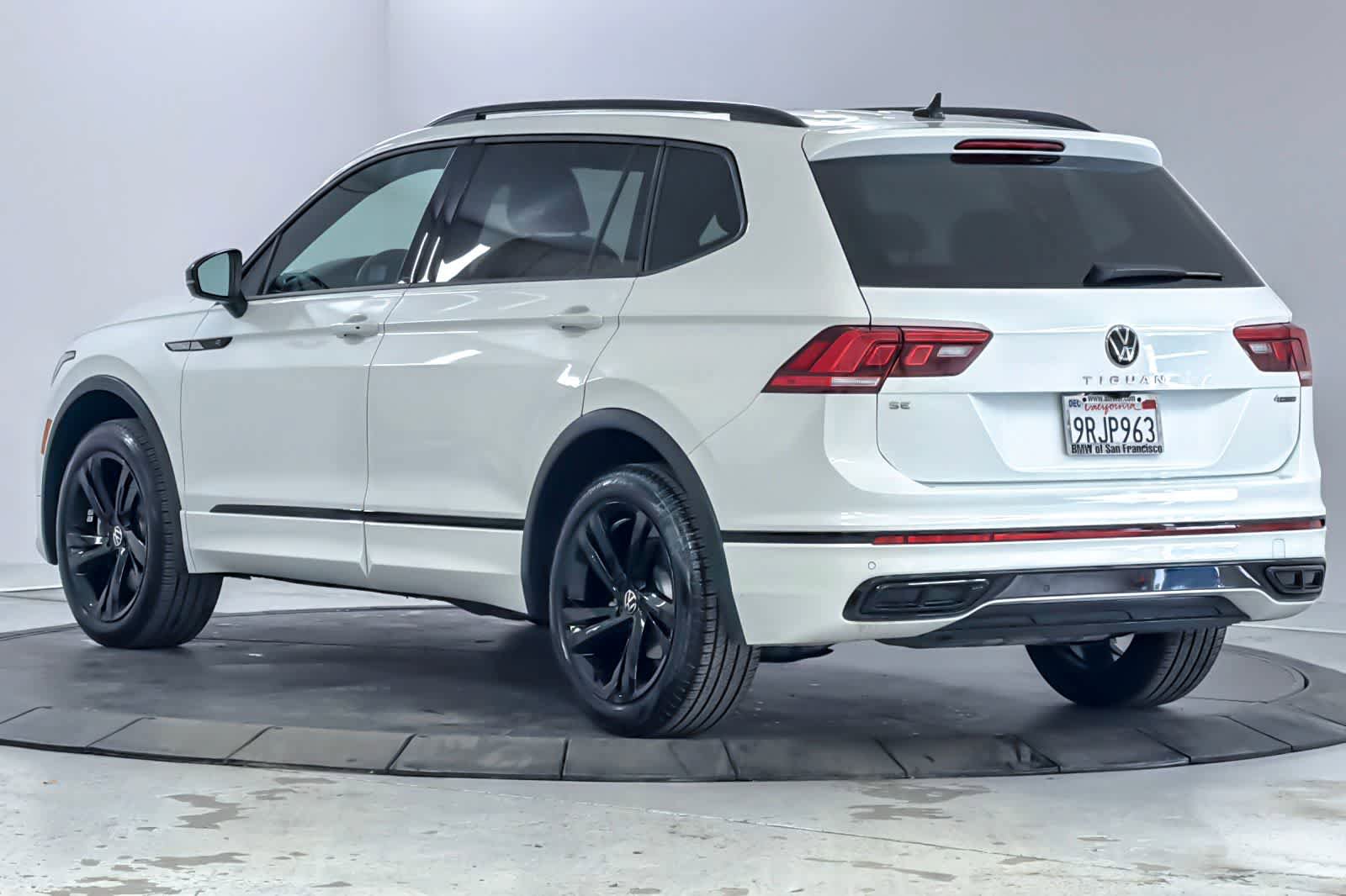 Used 2024 Volkswagen Tiguan SE R-Line AWD/4WD image 6
