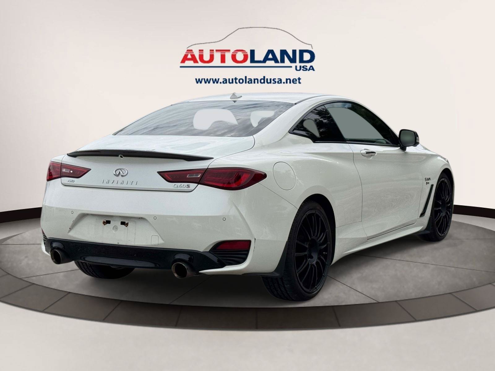 Used 2019 INFINITI Q60 Red Sport 400 AWD/4WD image 4