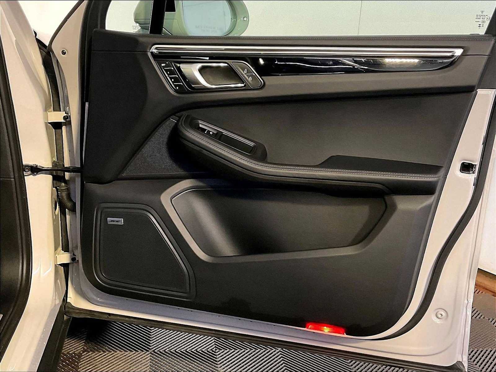 Certified 2023 Porsche Macan S AWD/4WD image 26