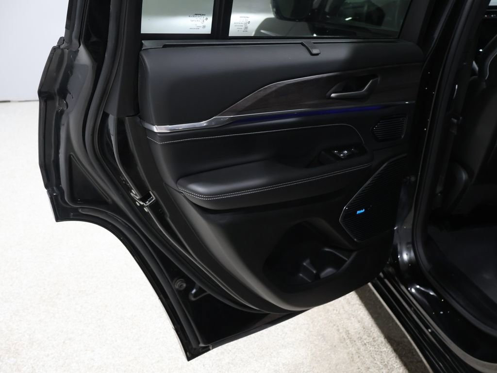 Certified 2022 Jeep Grand Cherokee Overland w/ Luxury Tech Group IV image 20