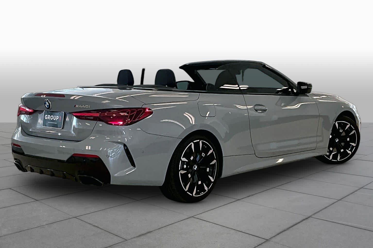 Used 2026 BMW M440i Convertible w/ Premium Package RWD image 11
