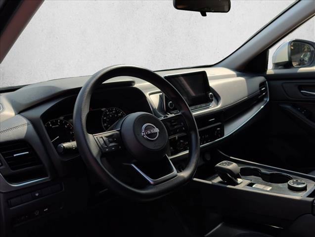 Used 2024 Nissan Rogue SV AWD/4WD image 9
