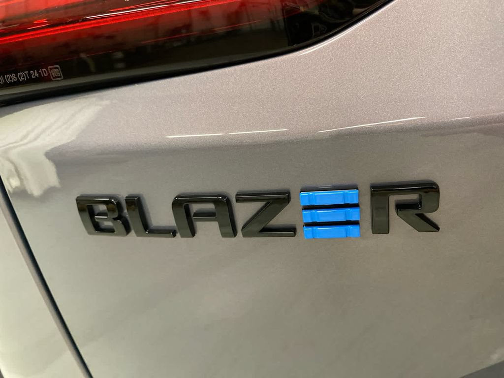New 2025 Chevrolet Blazer EV LT AWD/4WD image 28