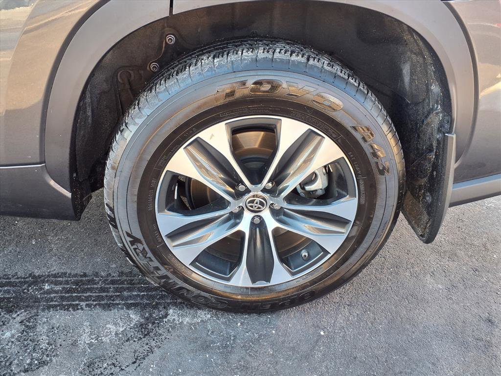 Certified 2021 Toyota Highlander XLE image 24