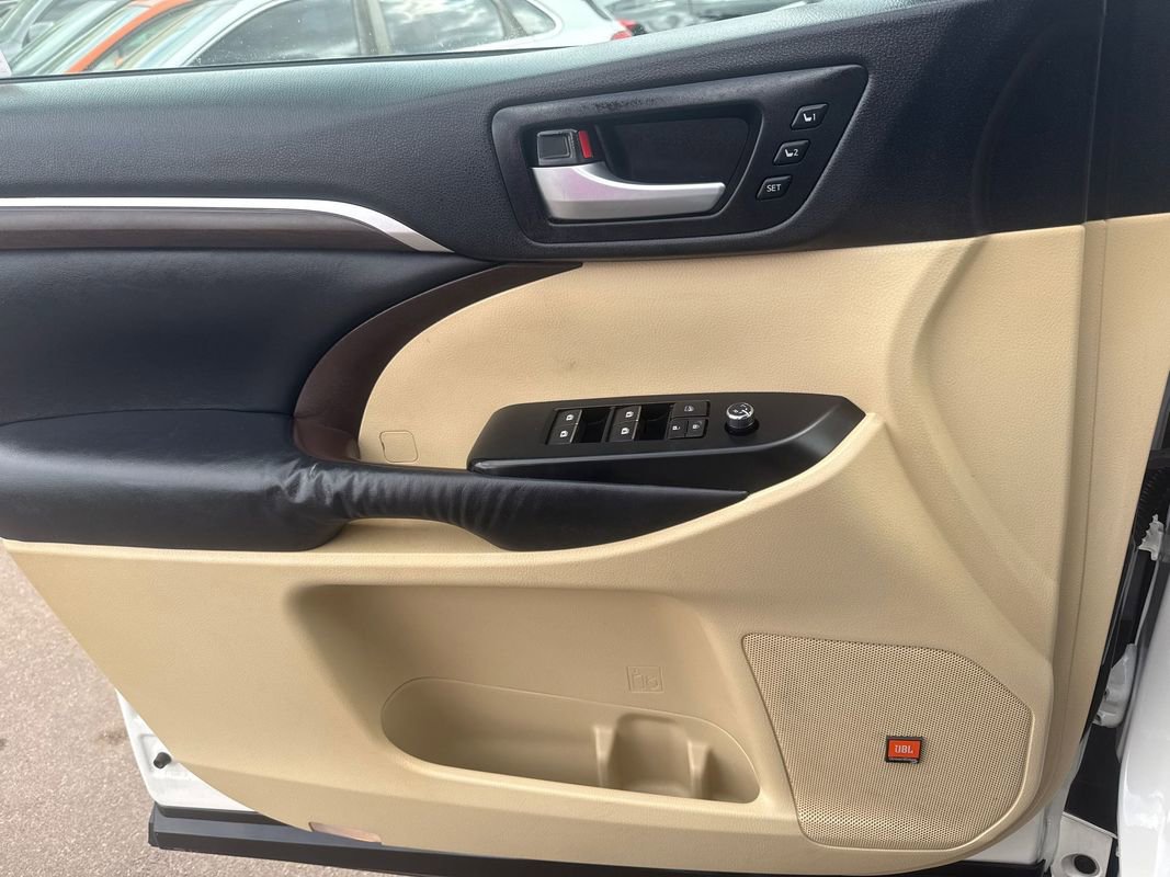 Used 2015 Toyota Highlander Limited w/ Driver Technology Package image 15