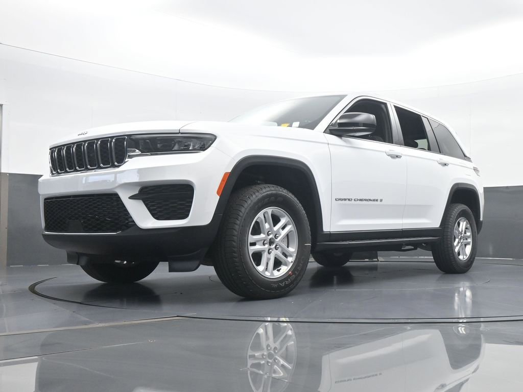 Used 2025 Jeep Grand Cherokee Laredo image 49
