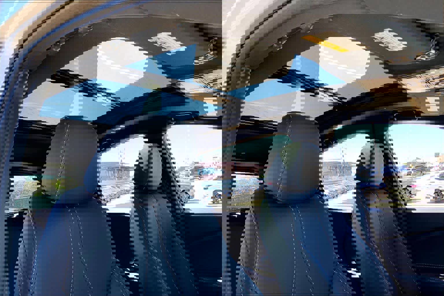 Used 2025 Acura RDX SH-AWD image 13