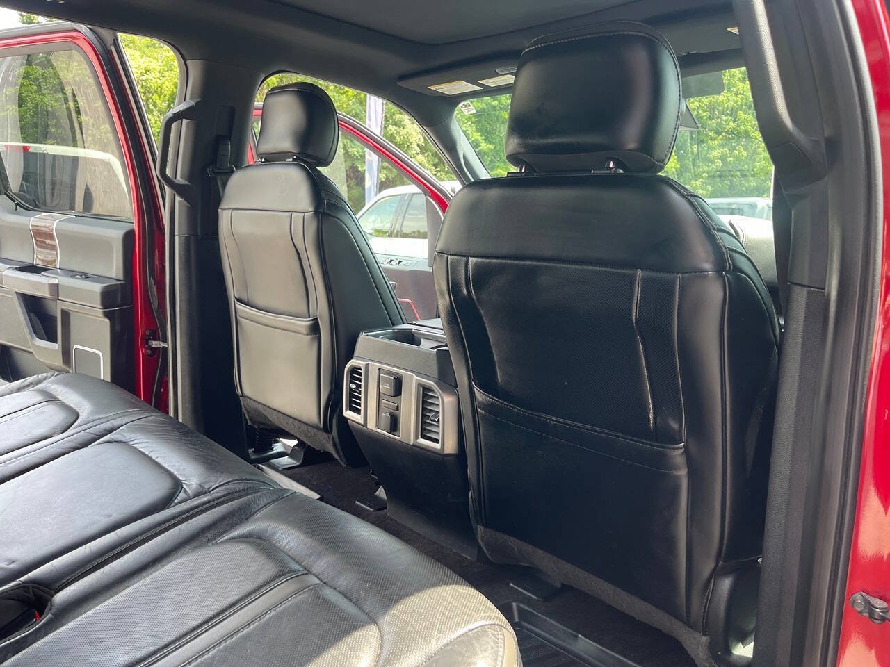 Used 2015 Ford F150 Platinum w/ Equipment Group 701A Luxury AWD/4WD image 29