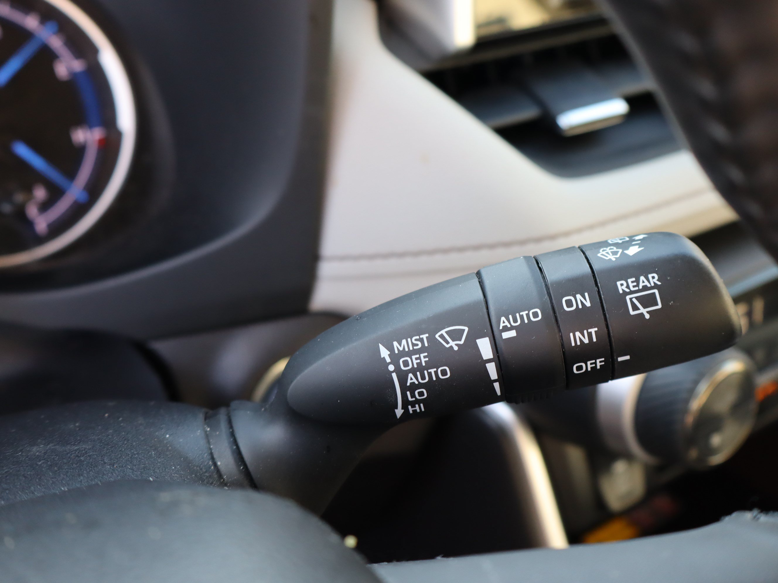 Used 2022 Toyota RAV4 Limited AWD/4WD image 23